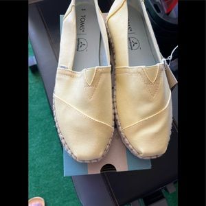 New women Toms alpargata rope flat in canvas yellow size 8